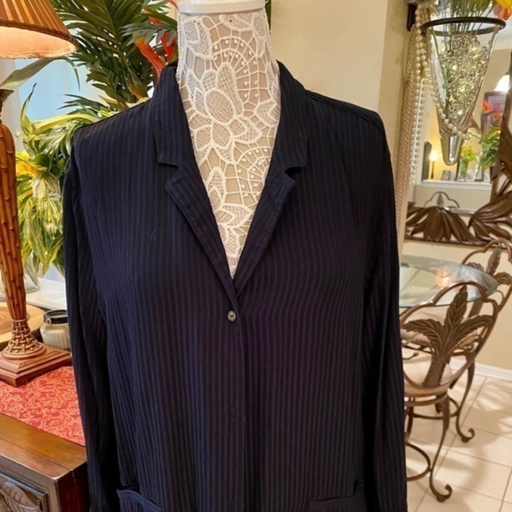 🌸CLEARANCE - Treasure & Bond Navy Blue Shirt - C34💙💙💦